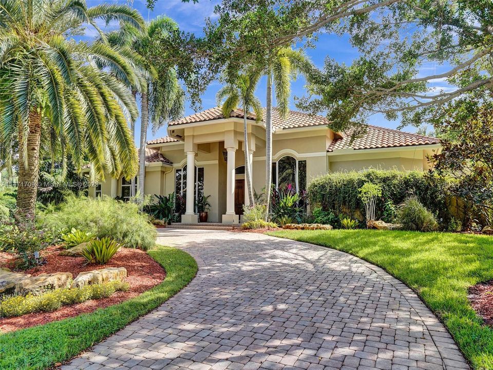 Recently Sold: $2,800,000 (4 beds, 4 baths, 4495 Square Feet)