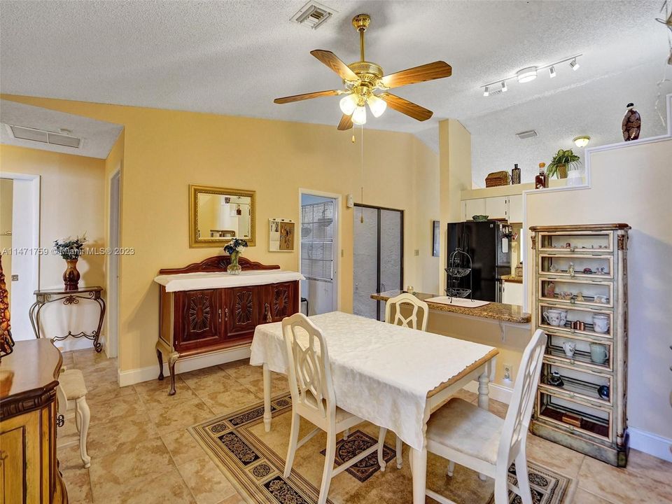 Vendido Recientemente: $389,000 (3 camas, 2 baños, 1486 Pies cuadrados)