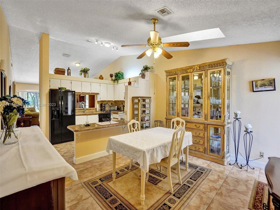 Vendido Recientemente: $389,000 (3 camas, 2 baños, 1486 Pies cuadrados)