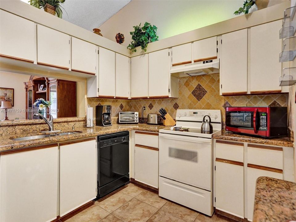 Vendido Recientemente: $389,000 (3 camas, 2 baños, 1486 Pies cuadrados)