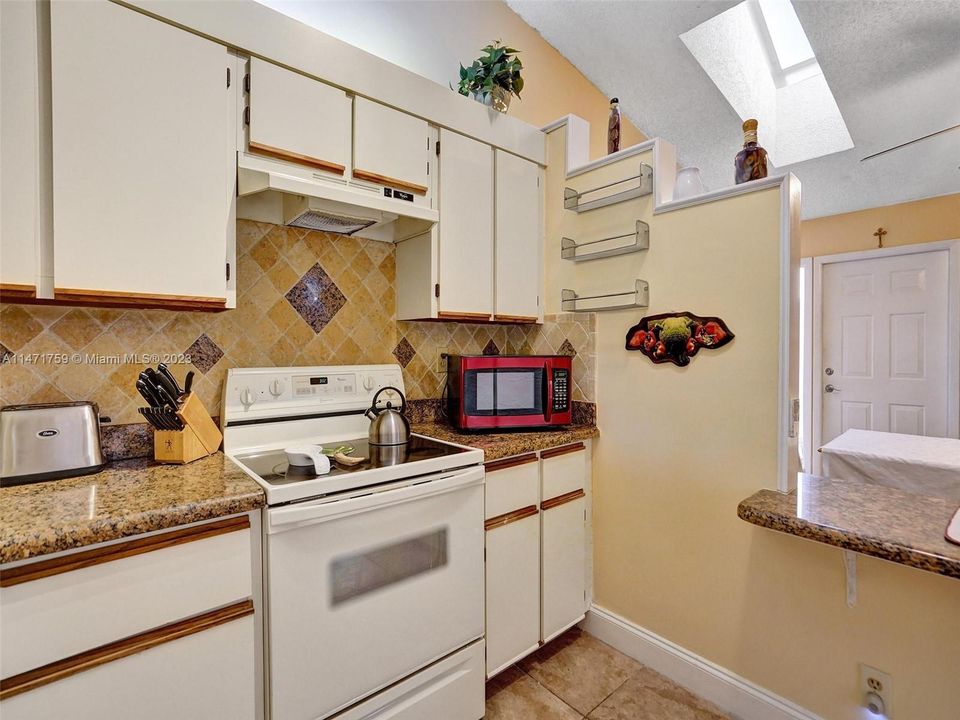 Vendido Recientemente: $389,000 (3 camas, 2 baños, 1486 Pies cuadrados)