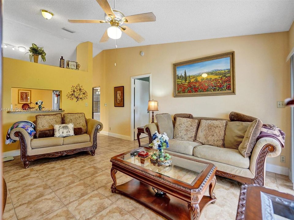 Vendido Recientemente: $389,000 (3 camas, 2 baños, 1486 Pies cuadrados)