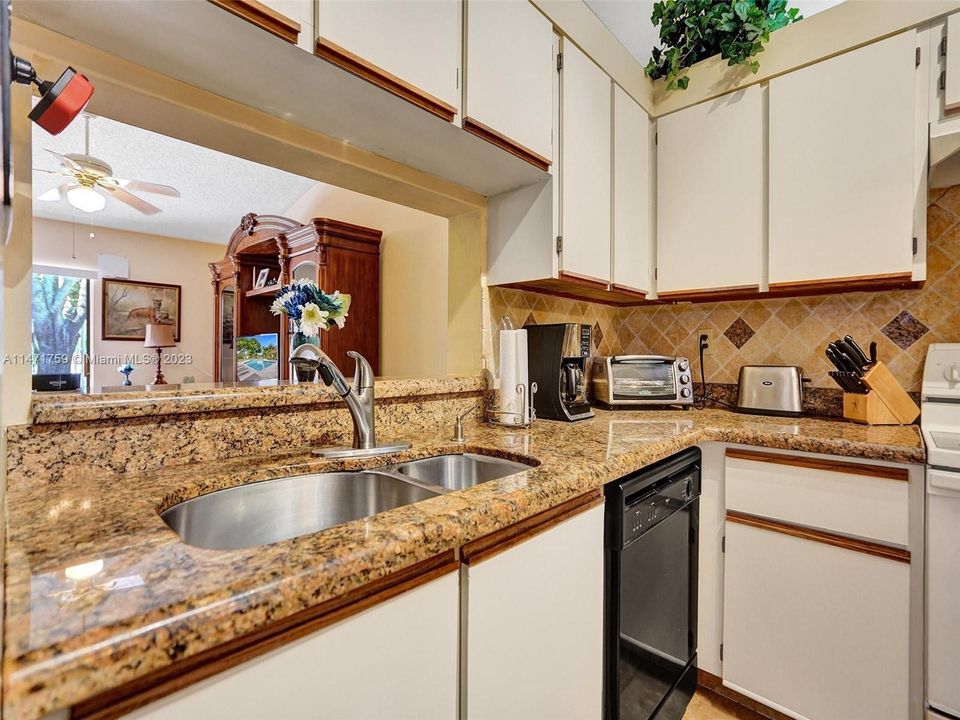 Vendido Recientemente: $389,000 (3 camas, 2 baños, 1486 Pies cuadrados)