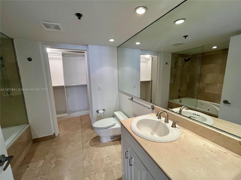 Active With Contract: $5,500 (2 beds, 2 baths, 1531 Square Feet)