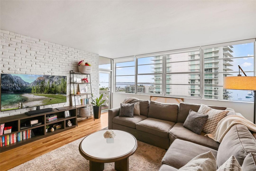 Недавно продано: $629,000 (1 спален, 1 ванн, 856 Квадратных фут)