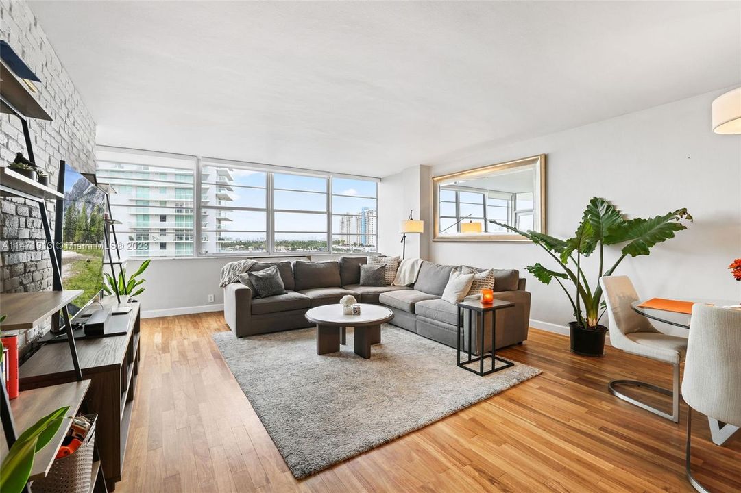 Недавно продано: $629,000 (1 спален, 1 ванн, 856 Квадратных фут)