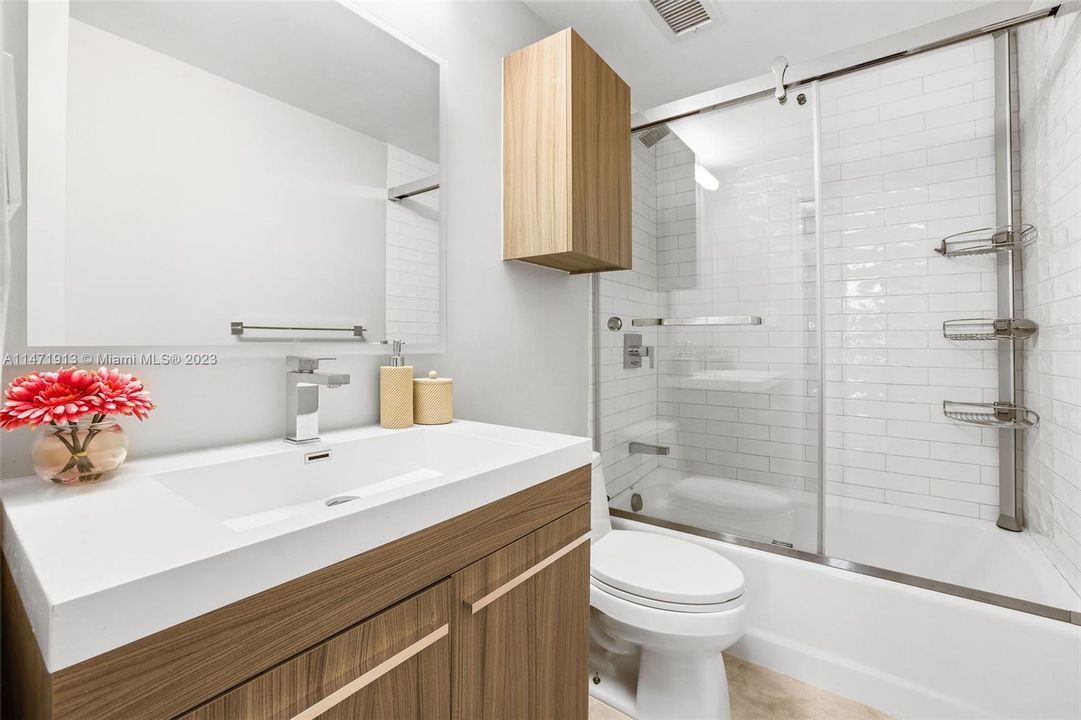 Недавно продано: $629,000 (1 спален, 1 ванн, 856 Квадратных фут)