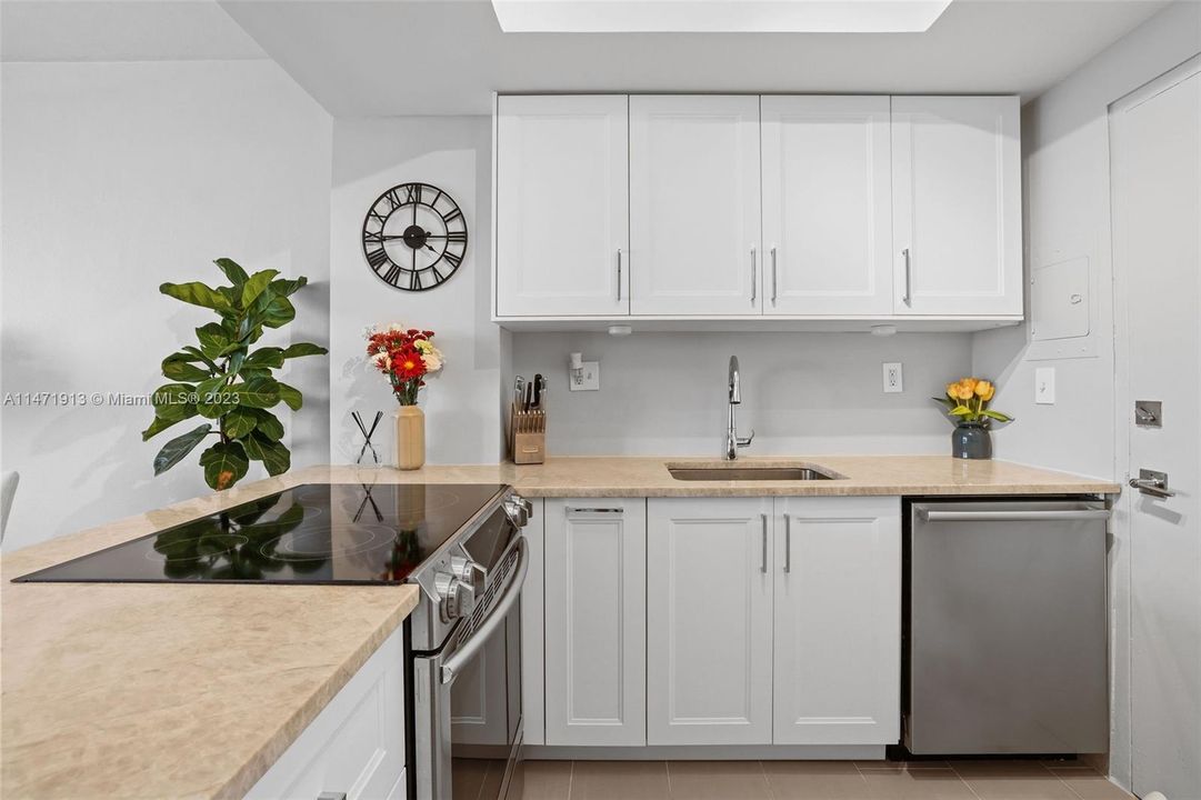 Недавно продано: $629,000 (1 спален, 1 ванн, 856 Квадратных фут)