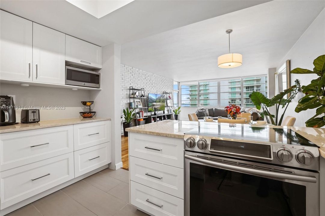 Недавно продано: $629,000 (1 спален, 1 ванн, 856 Квадратных фут)