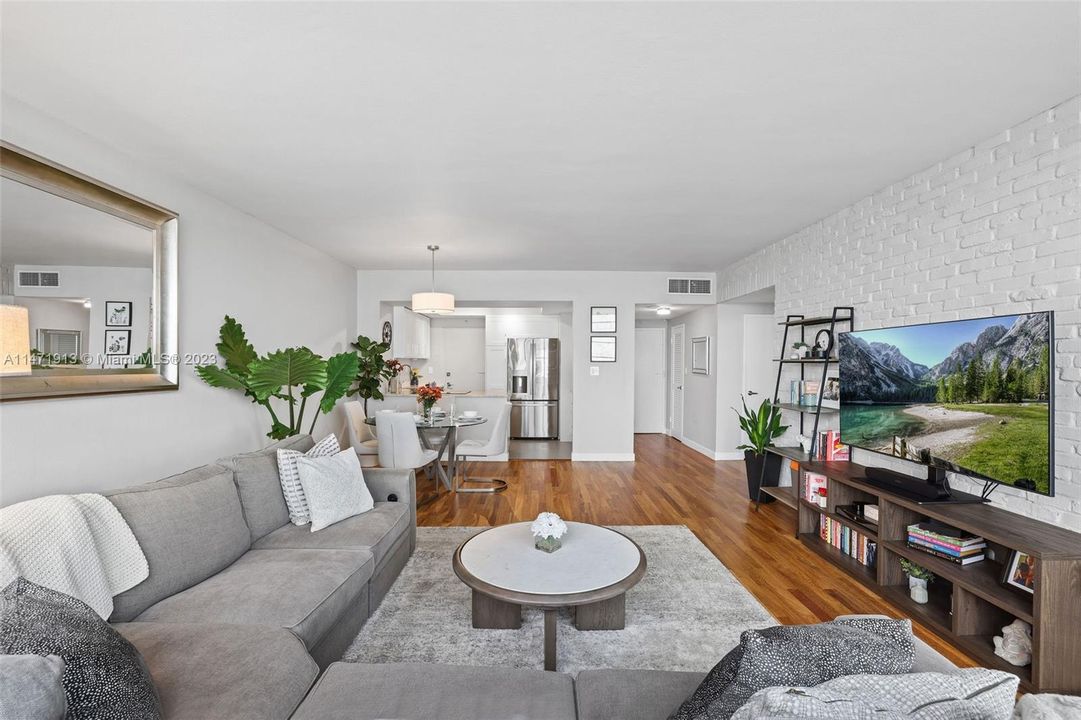 Недавно продано: $629,000 (1 спален, 1 ванн, 856 Квадратных фут)