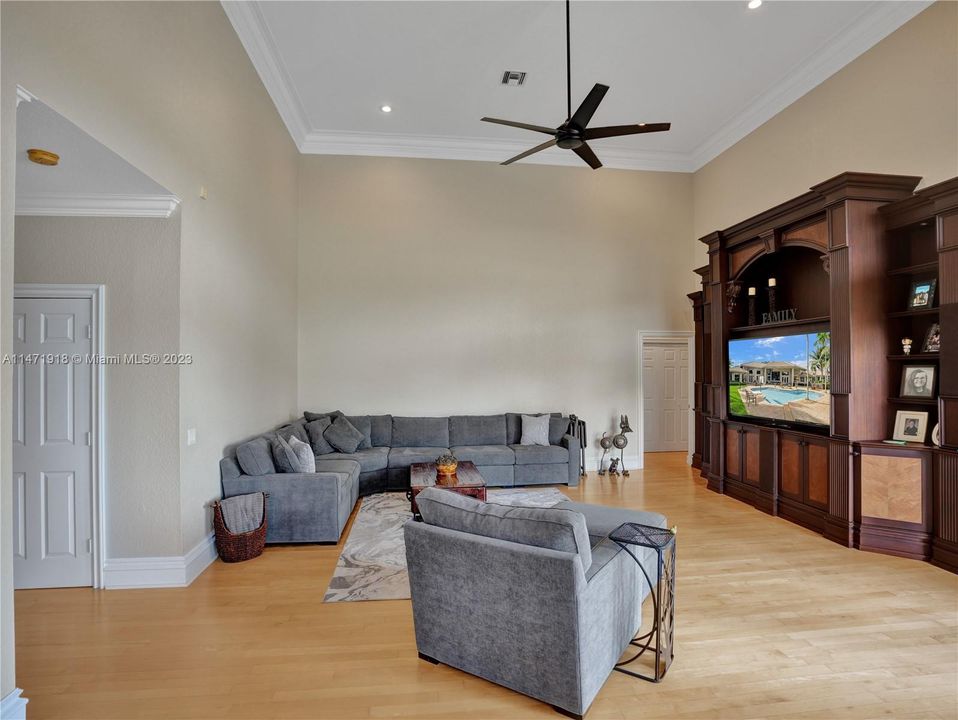 Recently Sold: $2,699,000 (5 beds, 5 baths, 5000 Square Feet)