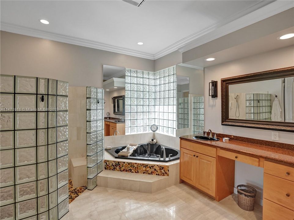 Recently Sold: $2,699,000 (5 beds, 5 baths, 5000 Square Feet)