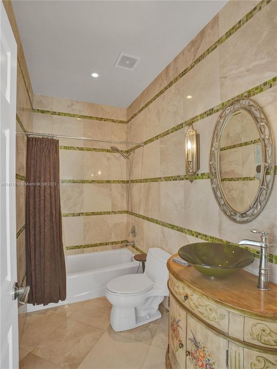 Recently Sold: $2,699,000 (5 beds, 5 baths, 5000 Square Feet)