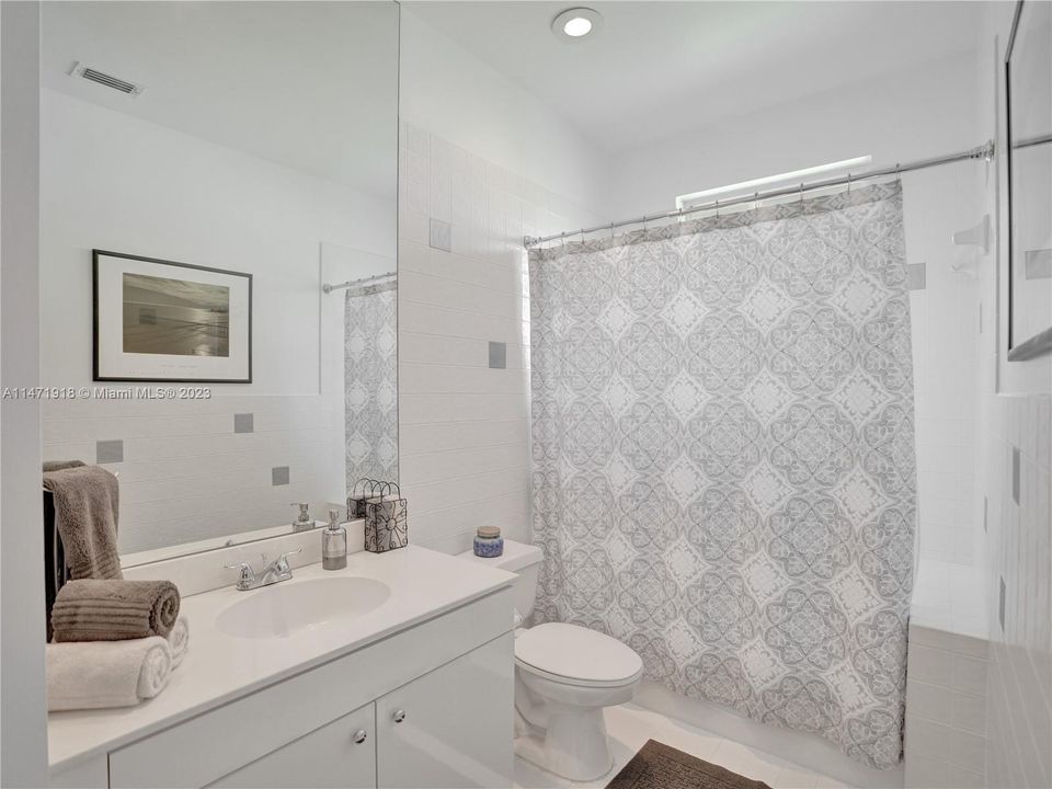 Recently Sold: $2,699,000 (5 beds, 5 baths, 5000 Square Feet)