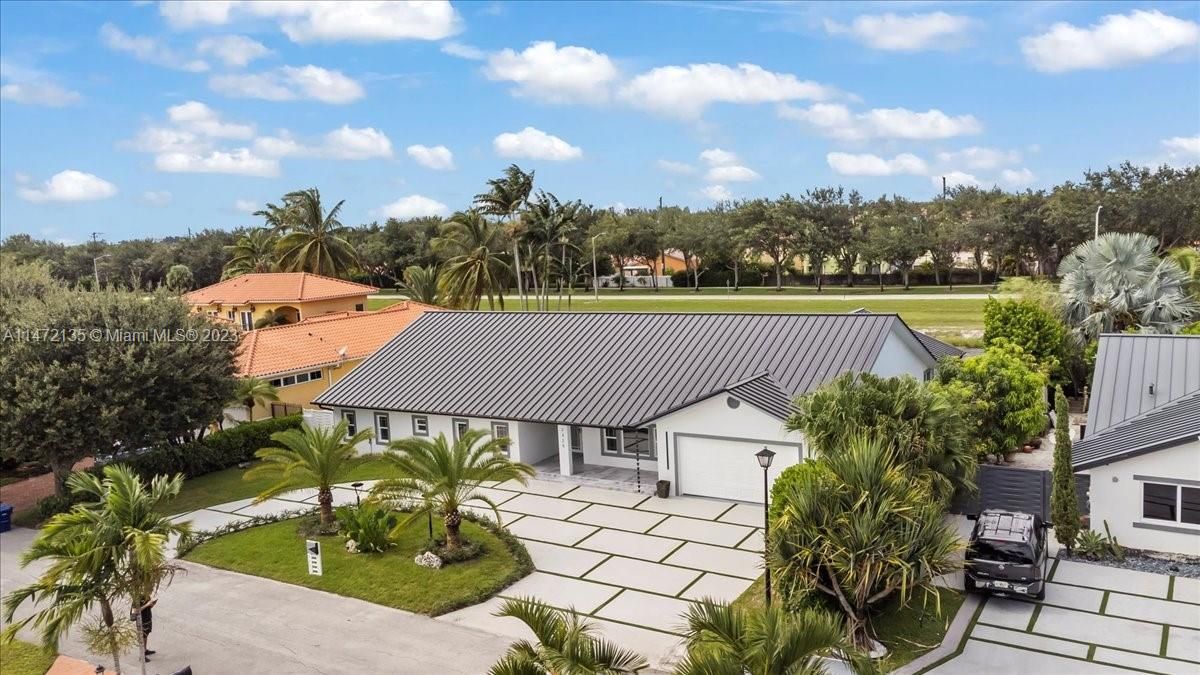 Vendido Recientemente: $1,450,000 (5 camas, 4 baños, 3411 Pies cuadrados)