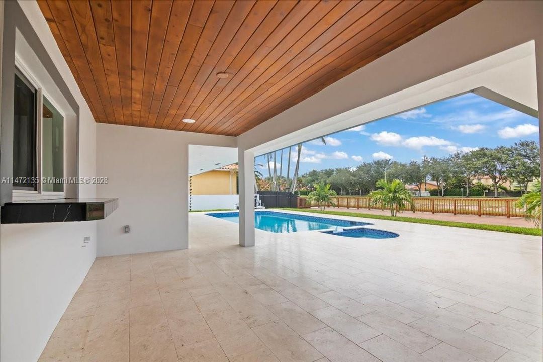 Vendido Recientemente: $1,450,000 (5 camas, 4 baños, 3411 Pies cuadrados)