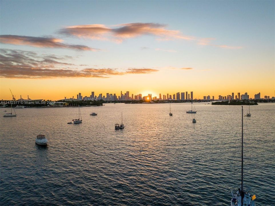 Недавно продано: $6,800,000 (3 спален, 3 ванн, 2658 Квадратных фут)