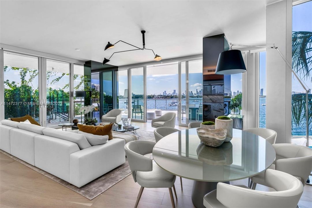 Недавно продано: $6,800,000 (3 спален, 3 ванн, 2658 Квадратных фут)