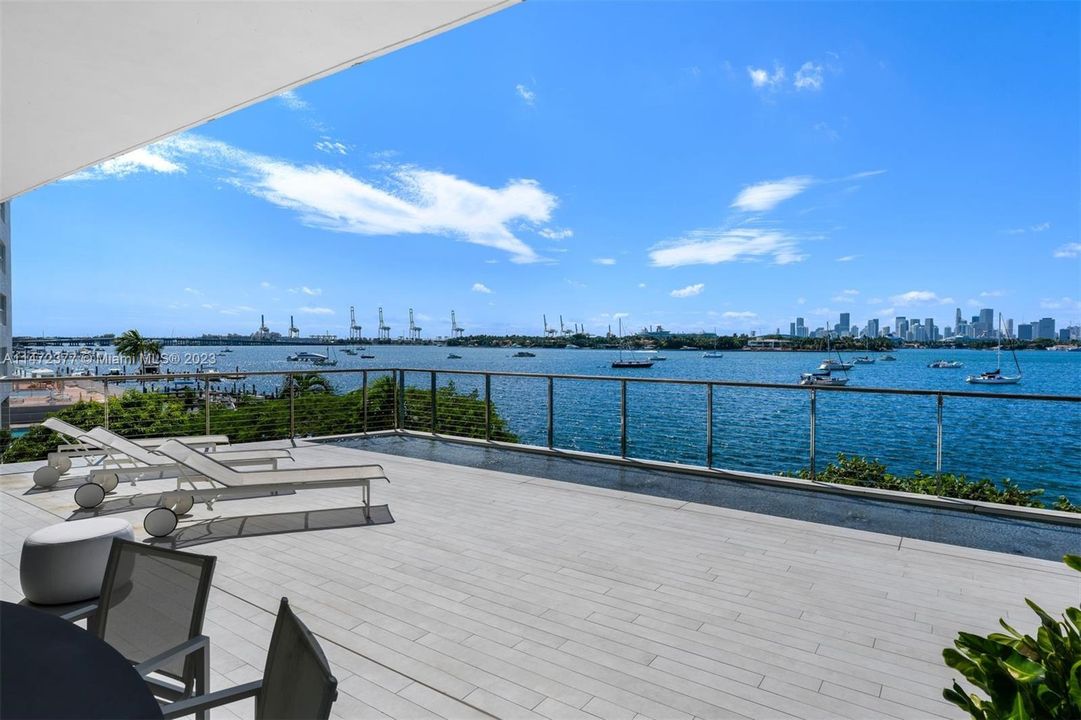 Недавно продано: $6,800,000 (3 спален, 3 ванн, 2658 Квадратных фут)