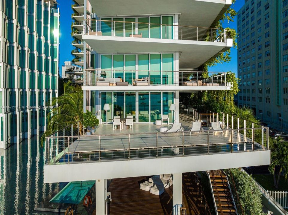 Недавно продано: $6,800,000 (3 спален, 3 ванн, 2658 Квадратных фут)