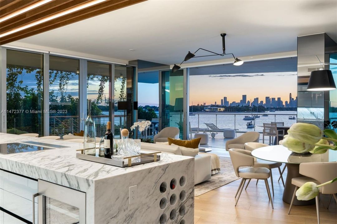 Недавно продано: $6,800,000 (3 спален, 3 ванн, 2658 Квадратных фут)