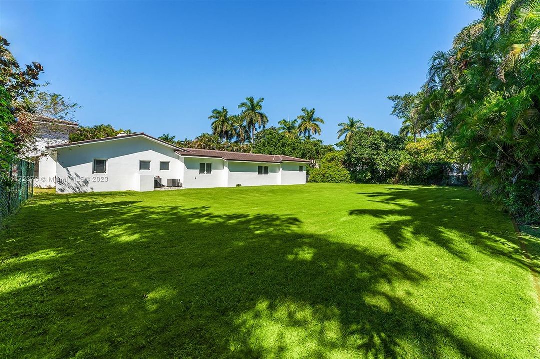 Recently Sold: $3,900,000 (5 beds, 5 baths, 3615 Square Feet)