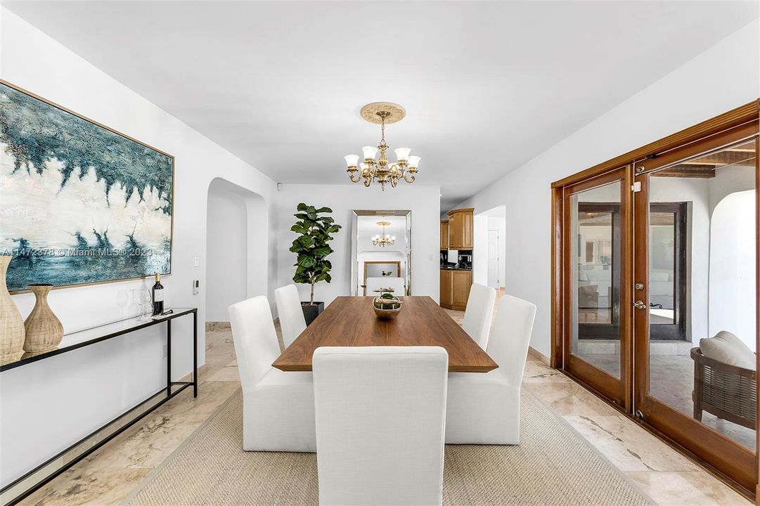 Recently Sold: $3,900,000 (5 beds, 5 baths, 3615 Square Feet)