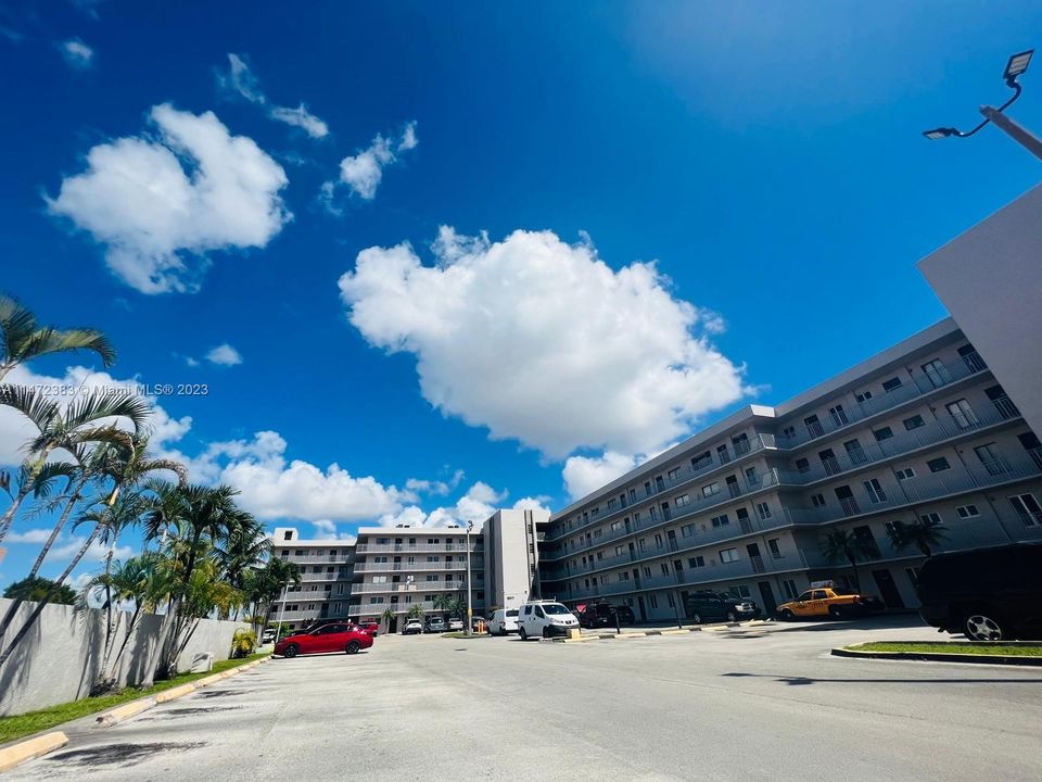 Недавно продано: $249,000 (2 спален, 2 ванн, 1000 Квадратных фут)