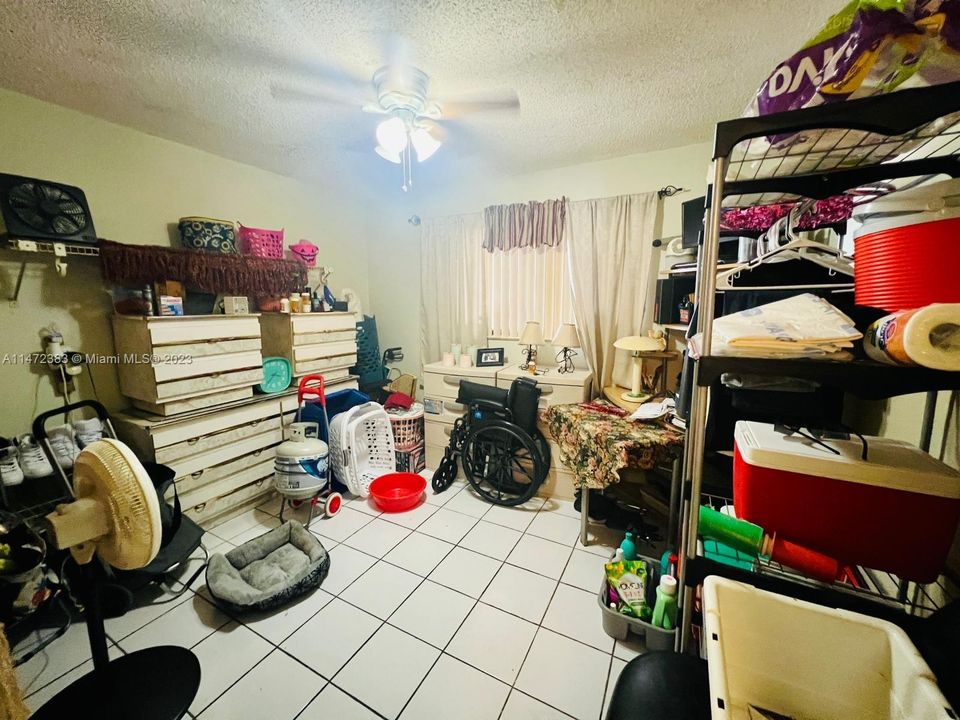 Недавно продано: $249,000 (2 спален, 2 ванн, 1000 Квадратных фут)