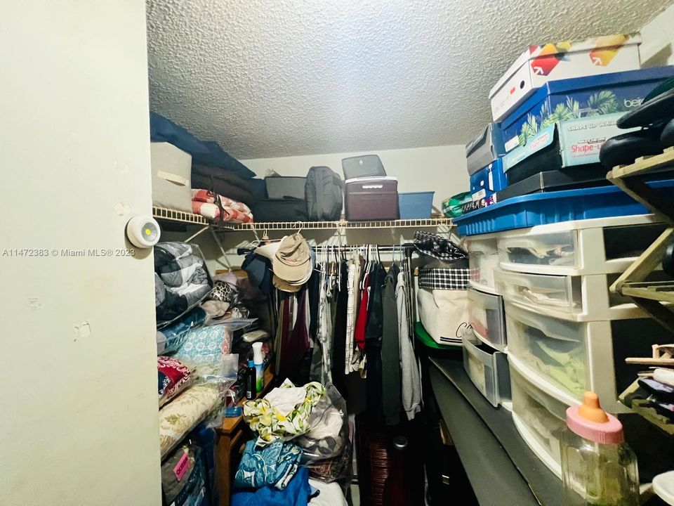 Недавно продано: $249,000 (2 спален, 2 ванн, 1000 Квадратных фут)