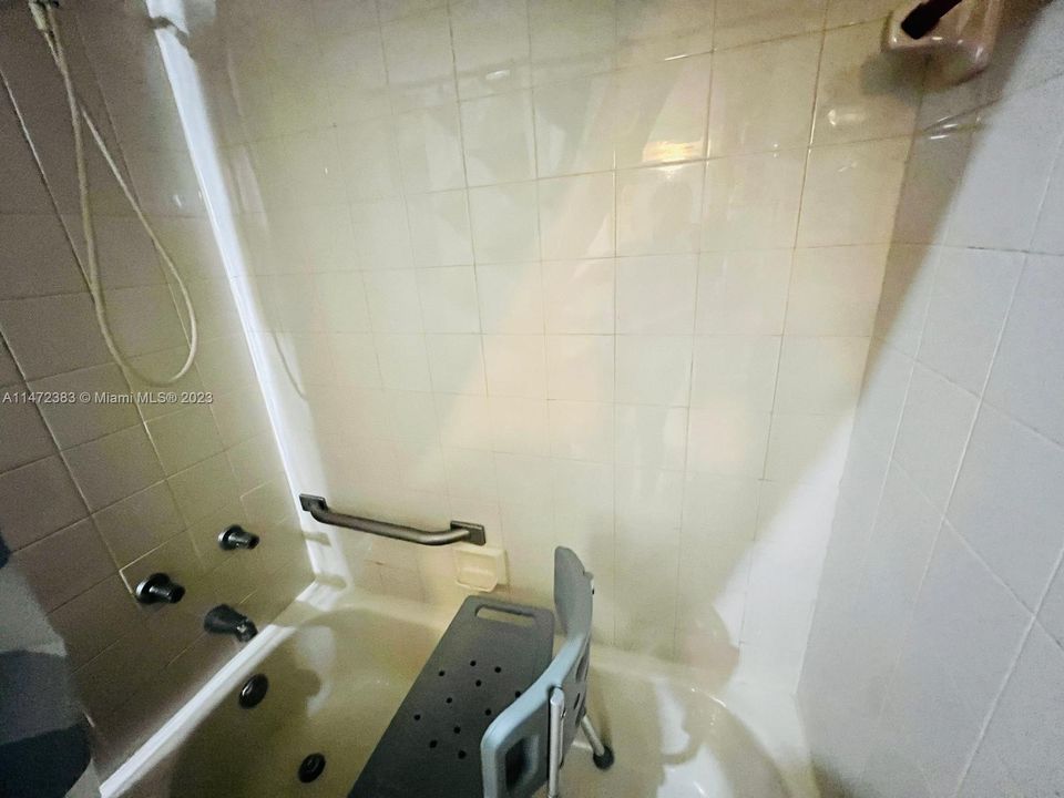 Недавно продано: $249,000 (2 спален, 2 ванн, 1000 Квадратных фут)