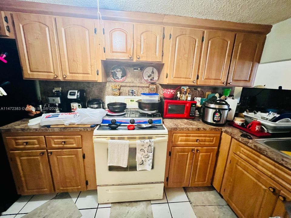 Недавно продано: $249,000 (2 спален, 2 ванн, 1000 Квадратных фут)