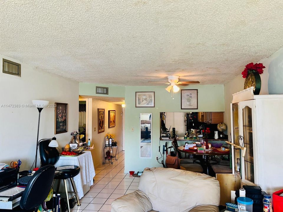 Недавно продано: $249,000 (2 спален, 2 ванн, 1000 Квадратных фут)