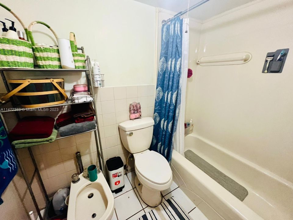 Недавно продано: $249,000 (2 спален, 2 ванн, 1000 Квадратных фут)