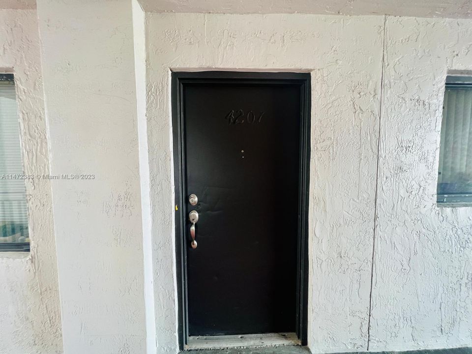 Недавно продано: $249,000 (2 спален, 2 ванн, 1000 Квадратных фут)