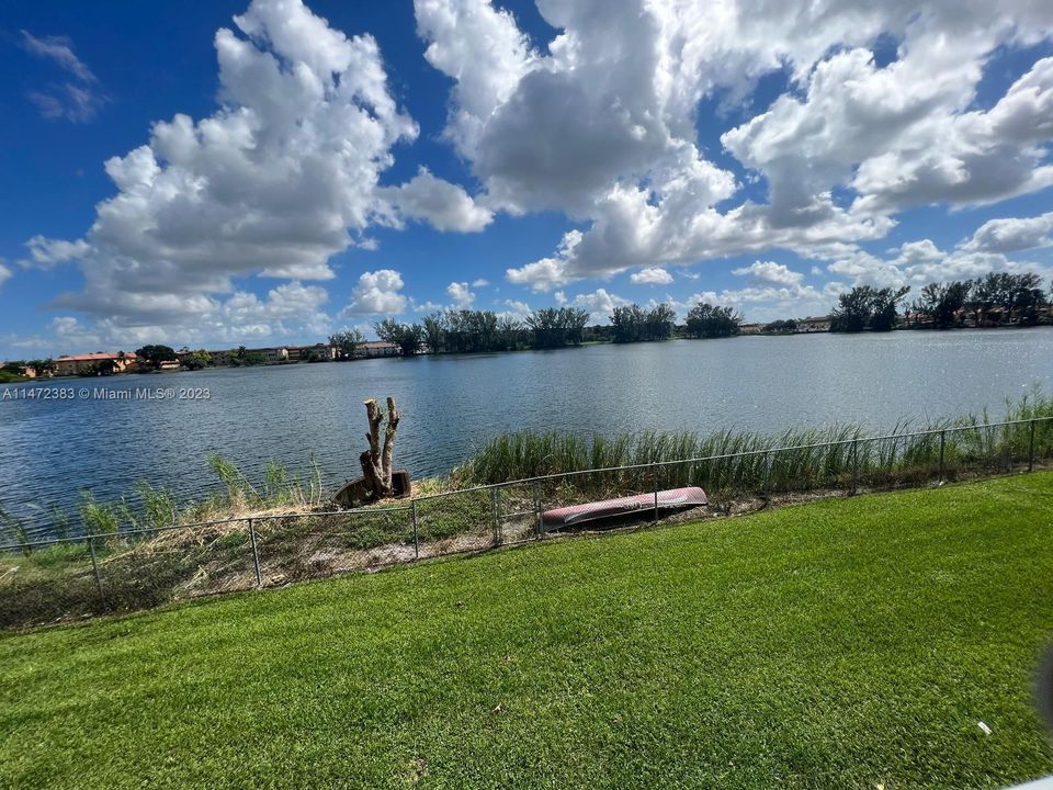 Недавно продано: $249,000 (2 спален, 2 ванн, 1000 Квадратных фут)