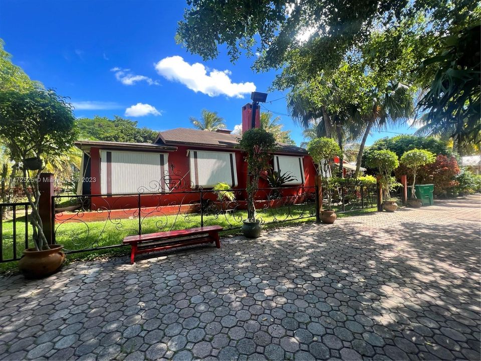 For Sale: $2,700,000 (4 beds, 2 baths, 2195 Square Feet)