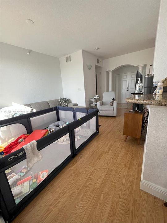 Recently Sold: $470,000 (2 beds, 2 baths, 1142 Square Feet)