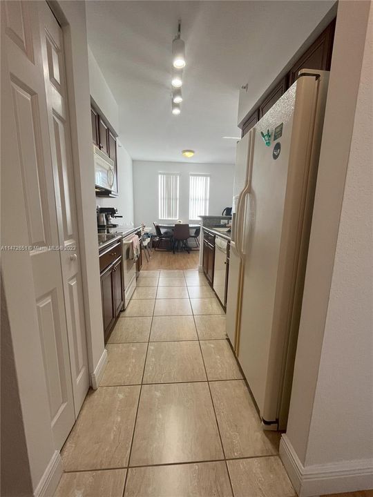 Recently Sold: $470,000 (2 beds, 2 baths, 1142 Square Feet)