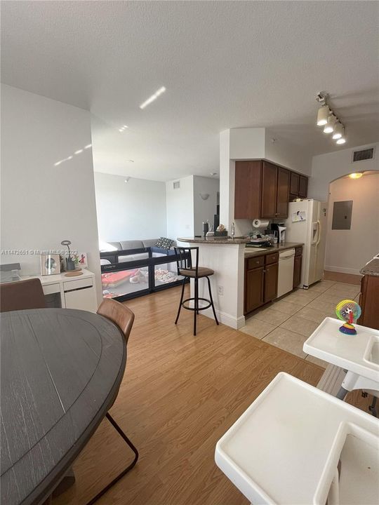Recently Sold: $470,000 (2 beds, 2 baths, 1142 Square Feet)