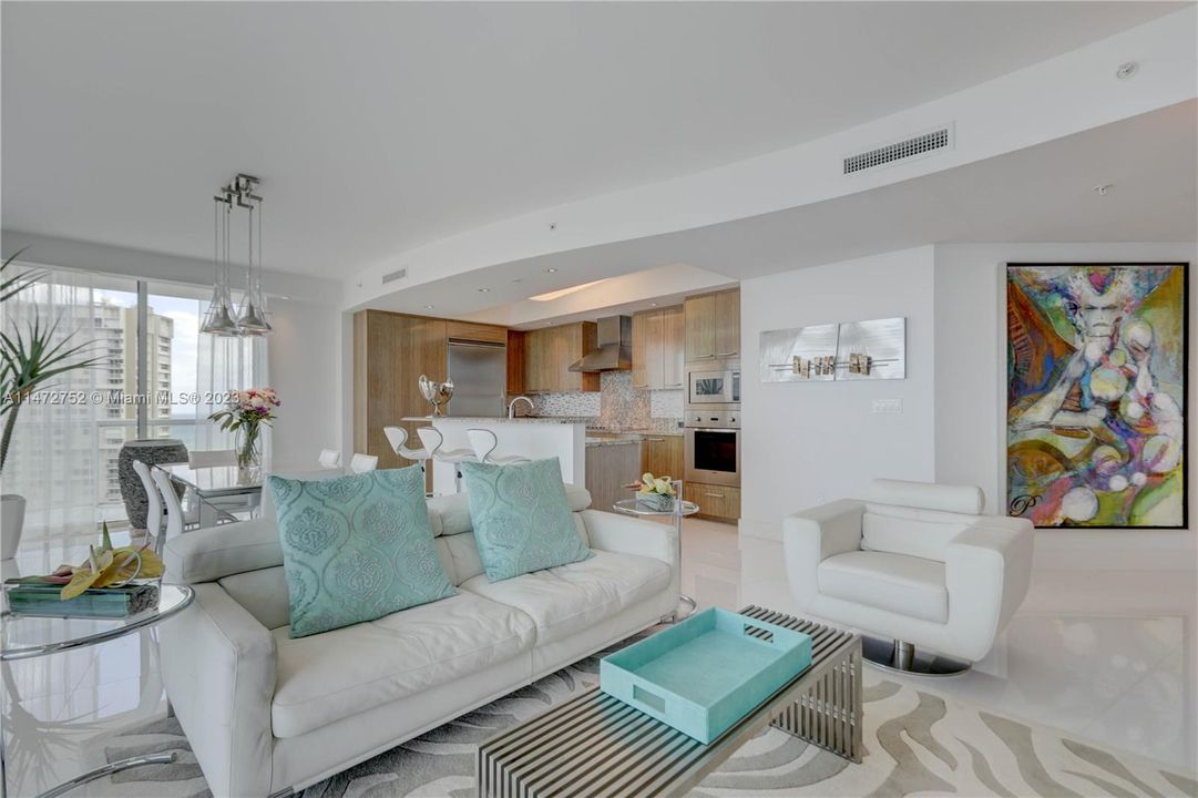 Recently Sold: $2,195,000 (3 beds, 3 baths, 2027 Square Feet)