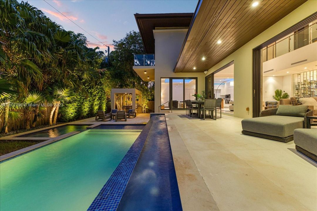 Recently Sold: $7,795,000 (6 beds, 6 baths, 4225 Square Feet)