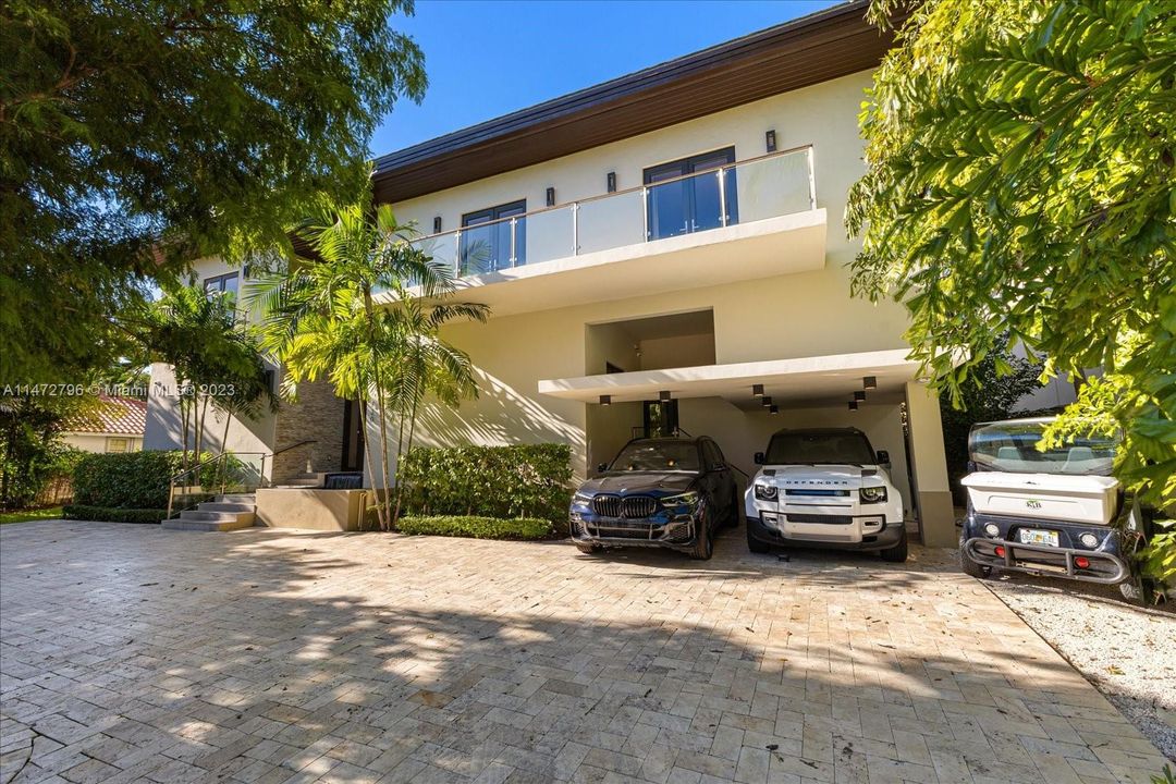 Recently Sold: $7,795,000 (6 beds, 6 baths, 4225 Square Feet)