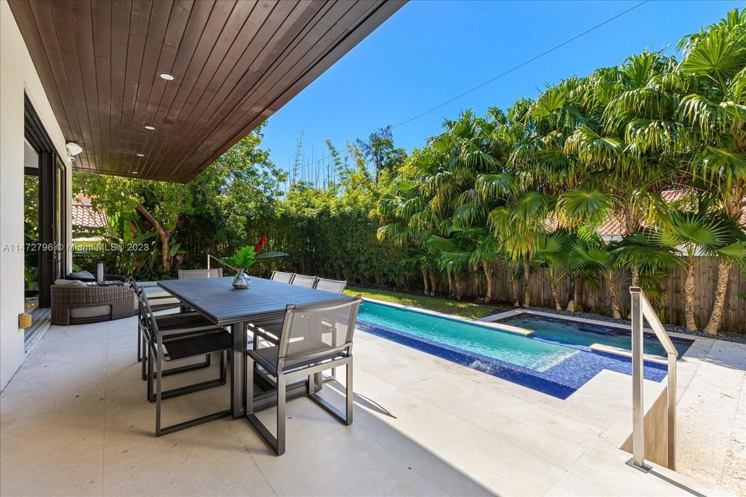 Recently Sold: $7,795,000 (6 beds, 6 baths, 4225 Square Feet)