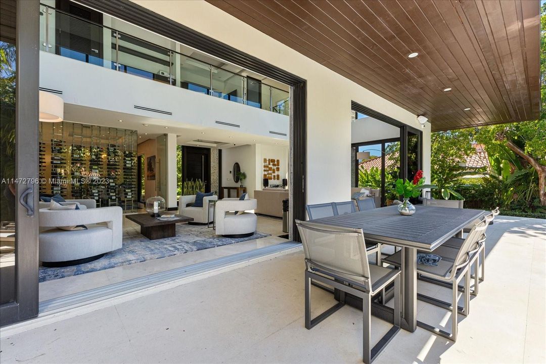 Recently Sold: $7,795,000 (6 beds, 6 baths, 4225 Square Feet)