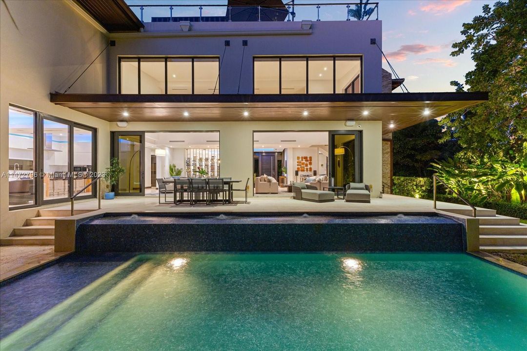 Recently Sold: $7,795,000 (6 beds, 6 baths, 4225 Square Feet)