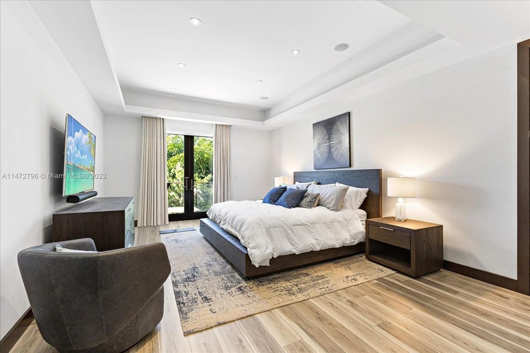 Recently Sold: $7,795,000 (6 beds, 6 baths, 4225 Square Feet)