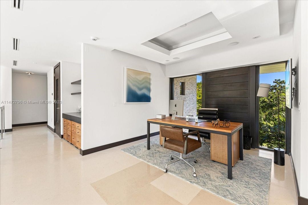 Recently Sold: $7,795,000 (6 beds, 6 baths, 4225 Square Feet)