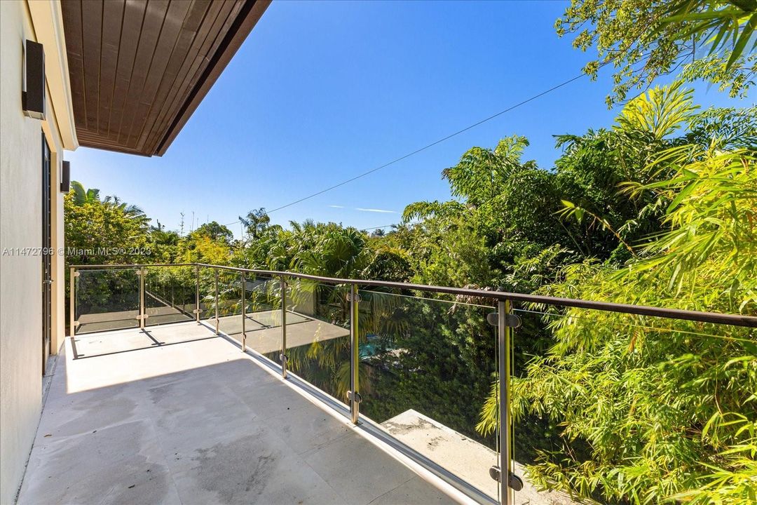 Recently Sold: $7,795,000 (6 beds, 6 baths, 4225 Square Feet)