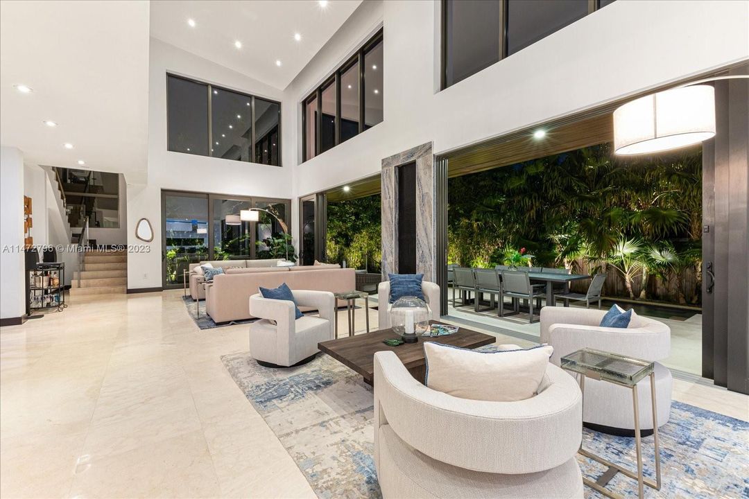 Recently Sold: $7,795,000 (6 beds, 6 baths, 4225 Square Feet)